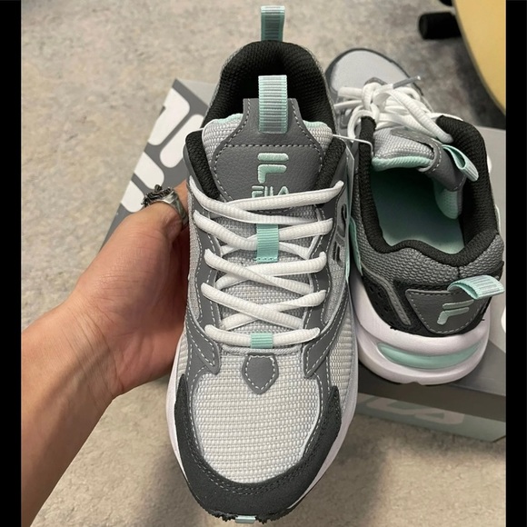 NIB Women’s Size 6 Fila Recollector Fashion Sneakers In Grey/White-Mint Color - Picture 6 of 12